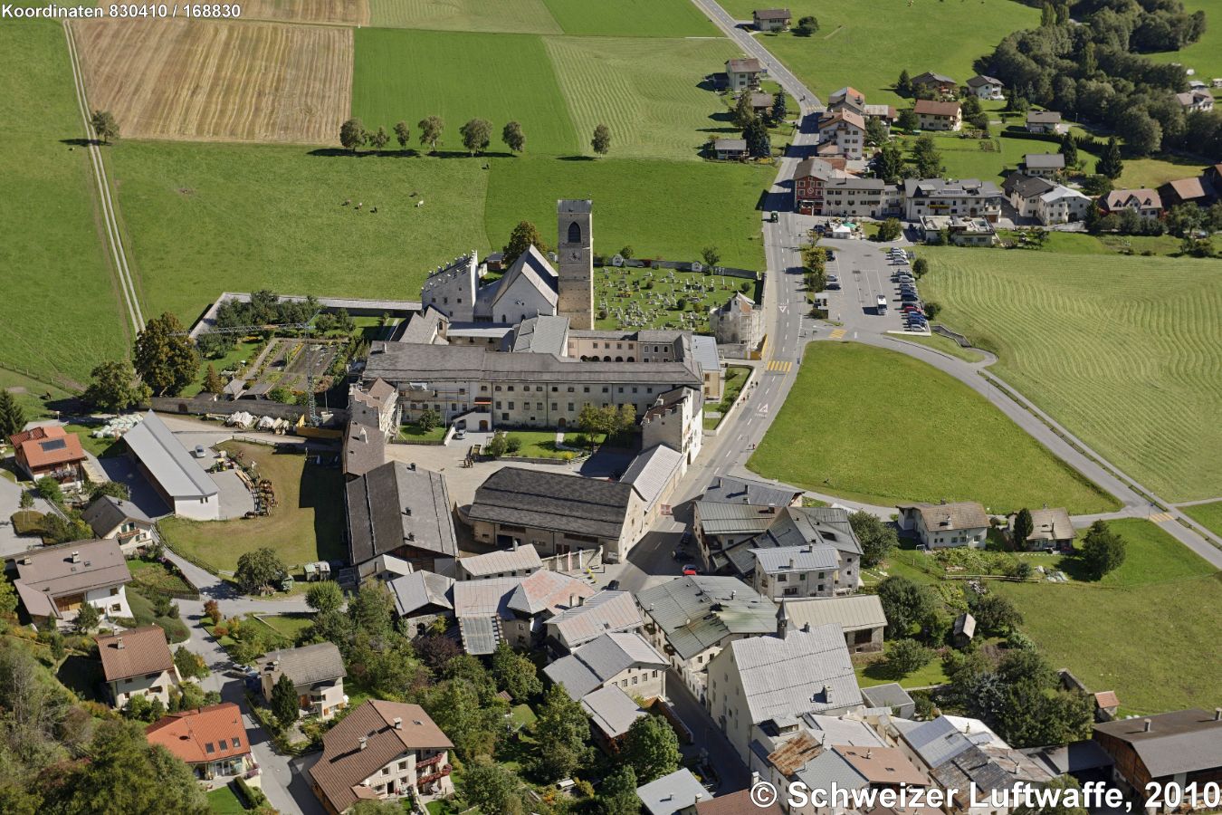 Unesco-Weltkulturerbe: Claustra Son Jon (Position: 2'830'478.67, 1'168'709.75). Eine weitere Hochblüte des Benediktinerinnen-Klosters begann in der Barockzeit. Der Konvent rekrutierte sich fortan aus aristokratischen Familien des Südtirols und Veltlins. Ein abruptes Ende der Bedeutung des Klosters war der Franzoseneinfall anno 1799. Um 1803 übernahmen die Habsburger alle auf österreichischem Gebiet liegenden Güter. Ab 1819 wurde das Kloster ein Priorat und untersteht kirchenrechlich dem Churer Bischof. Um 2010 lebten 9 Nonnen im Konvent.